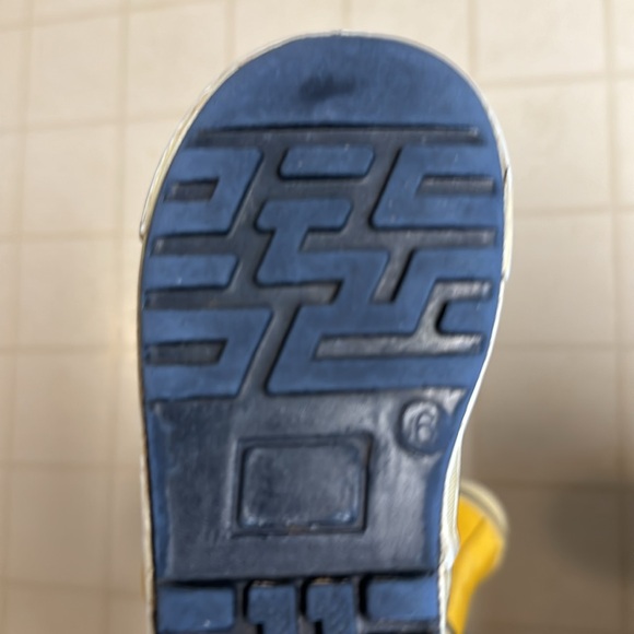 Joe Fresh Size 6 Yellow Rain Boots - Picture 5 of 5